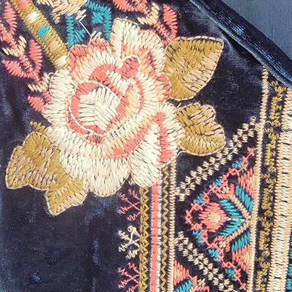 Andree by Unit XL Embroidered Velvet Boho Tunic Top - Picture 3 of 4